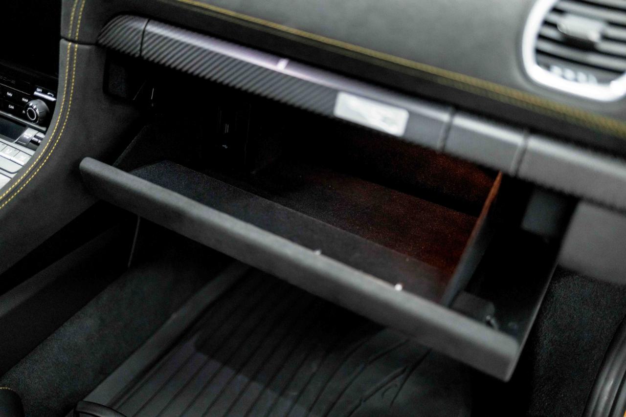 Porsche 718 Cayman GT4 RS 2025