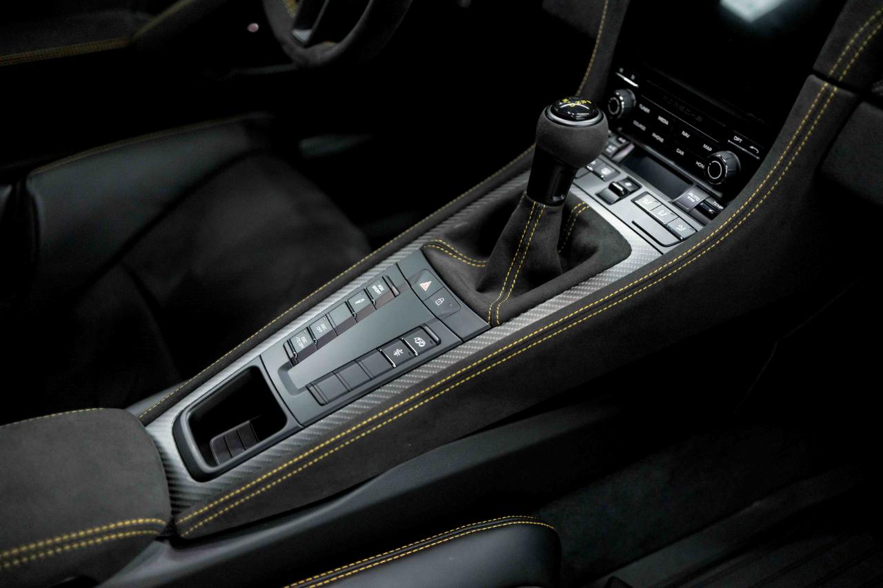 Porsche 718 Cayman GT4 RS 2025