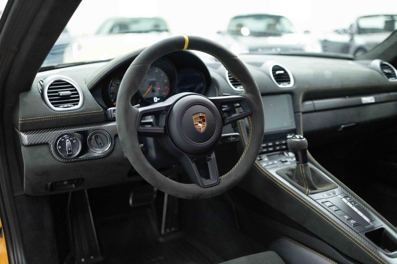 Porsche 718 Cayman GT4 RS 2025