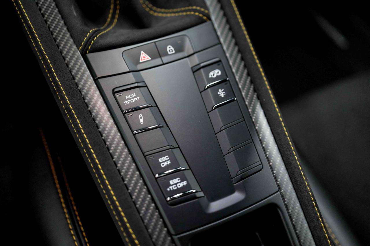 Porsche 718 Cayman GT4 RS 2025