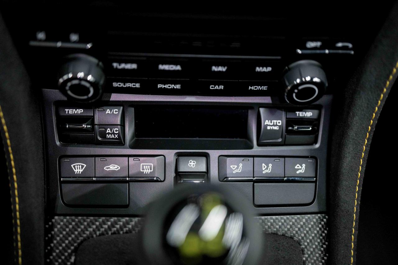 Porsche 718 Cayman GT4 RS 2025