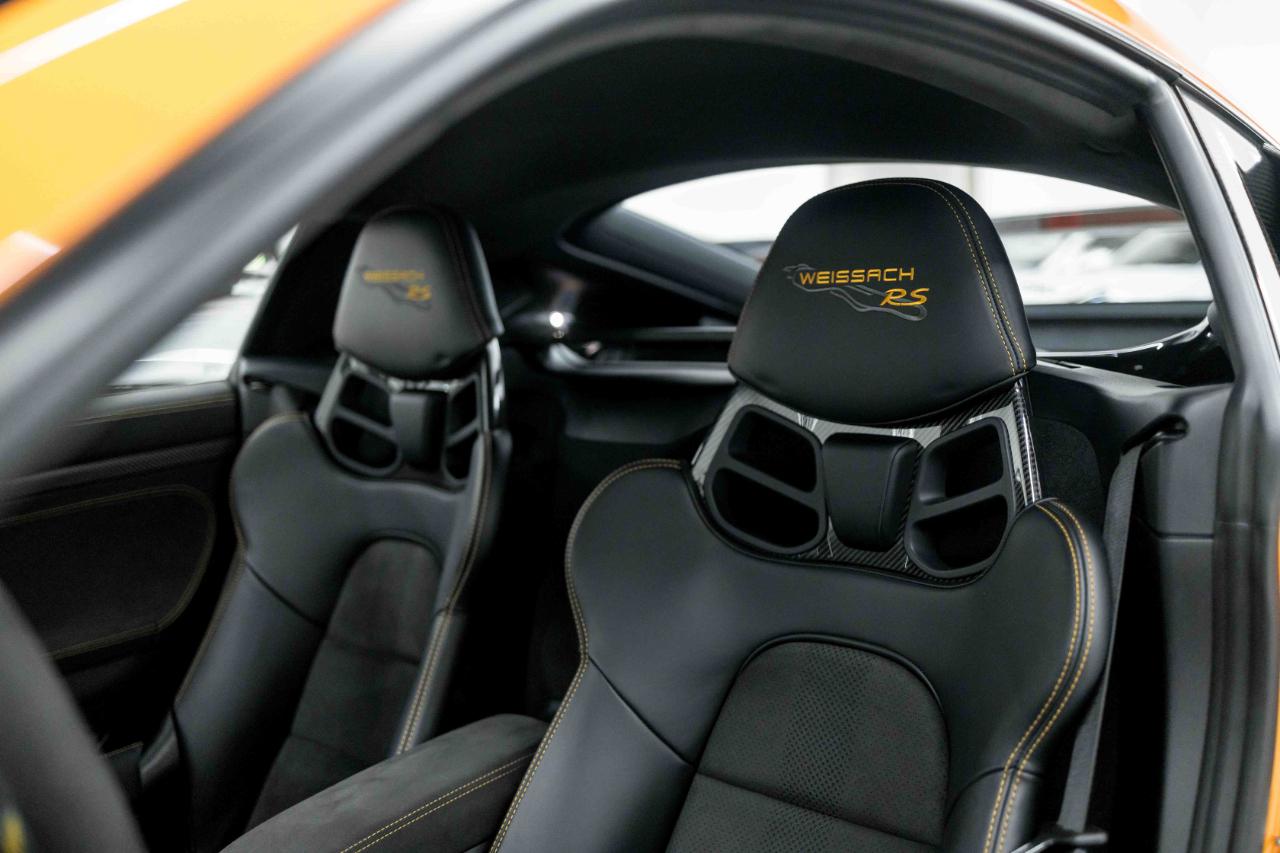 Porsche 718 Cayman GT4 RS 2025