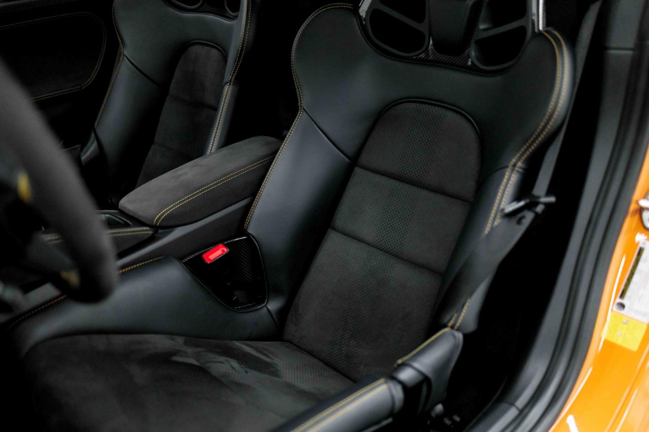 Porsche 718 Cayman GT4 RS 2025