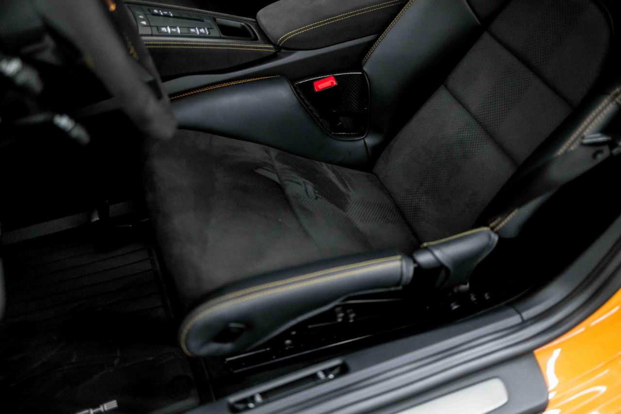 Porsche 718 Cayman GT4 RS 2025