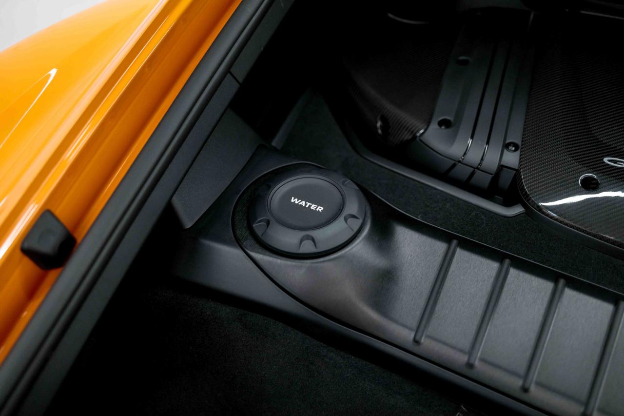 Porsche 718 Cayman GT4 RS 2025