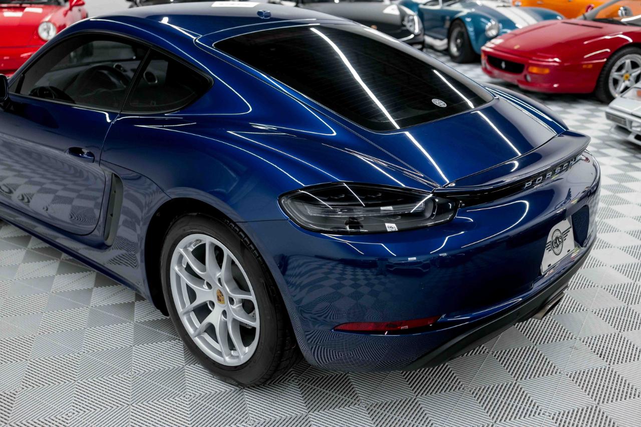 Porsche 718 Cayman Coupe 2023