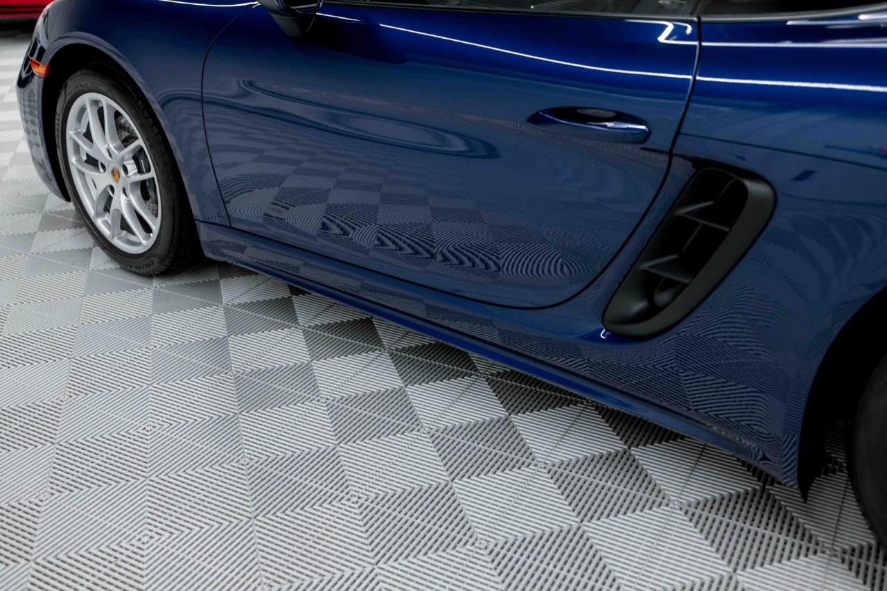 Porsche 718 Cayman Coupe 2023