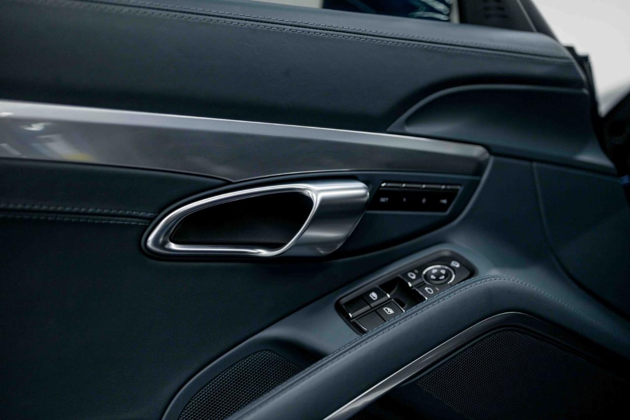 Porsche 718 Cayman Coupe 2023