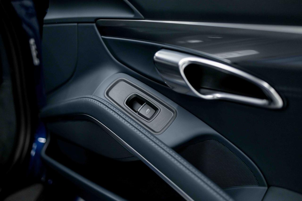 Porsche 718 Cayman Coupe 2023