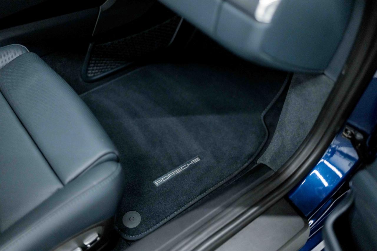 Porsche 718 Cayman Coupe 2023