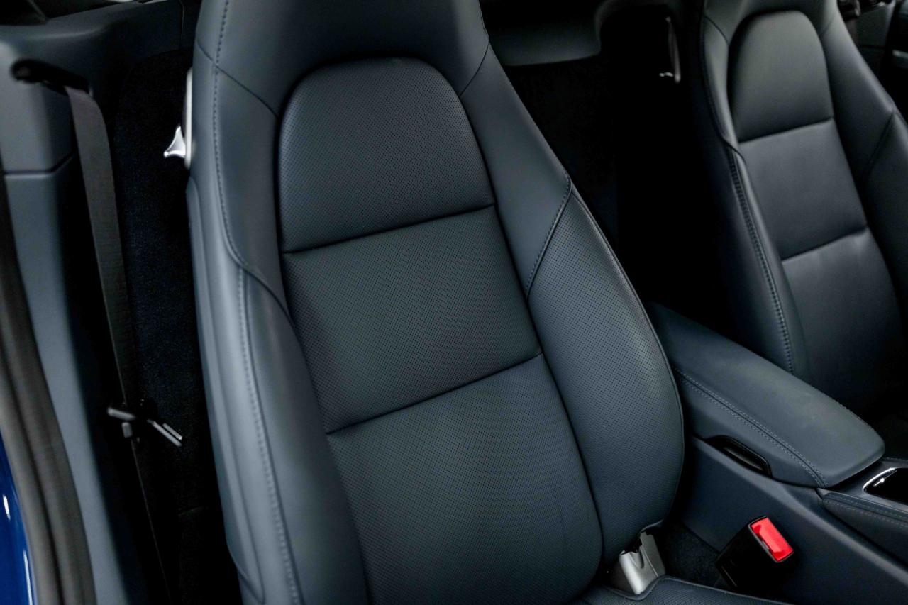 Porsche 718 Cayman Coupe 2023