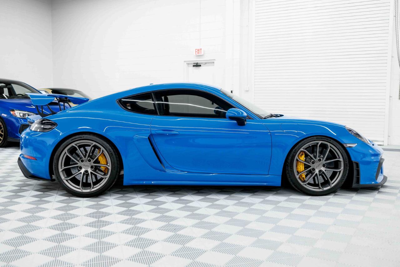 Porsche 718 Cayman GT4 2022