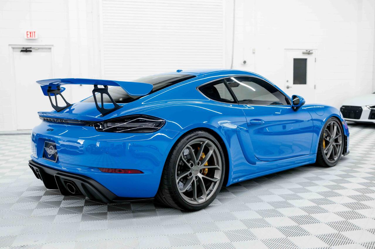 Porsche 718 Cayman GT4 2022