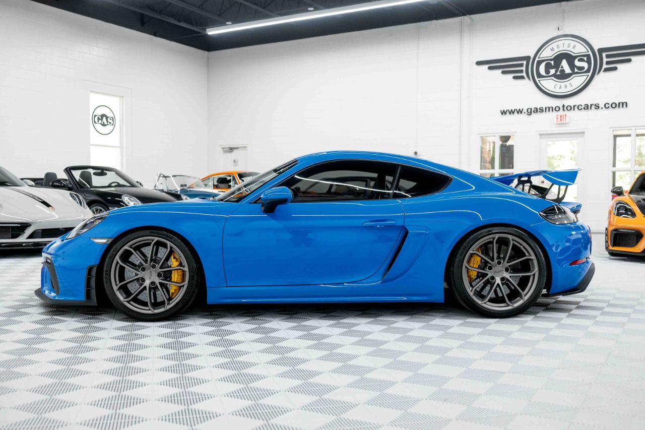 Porsche 718 Cayman GT4 2022