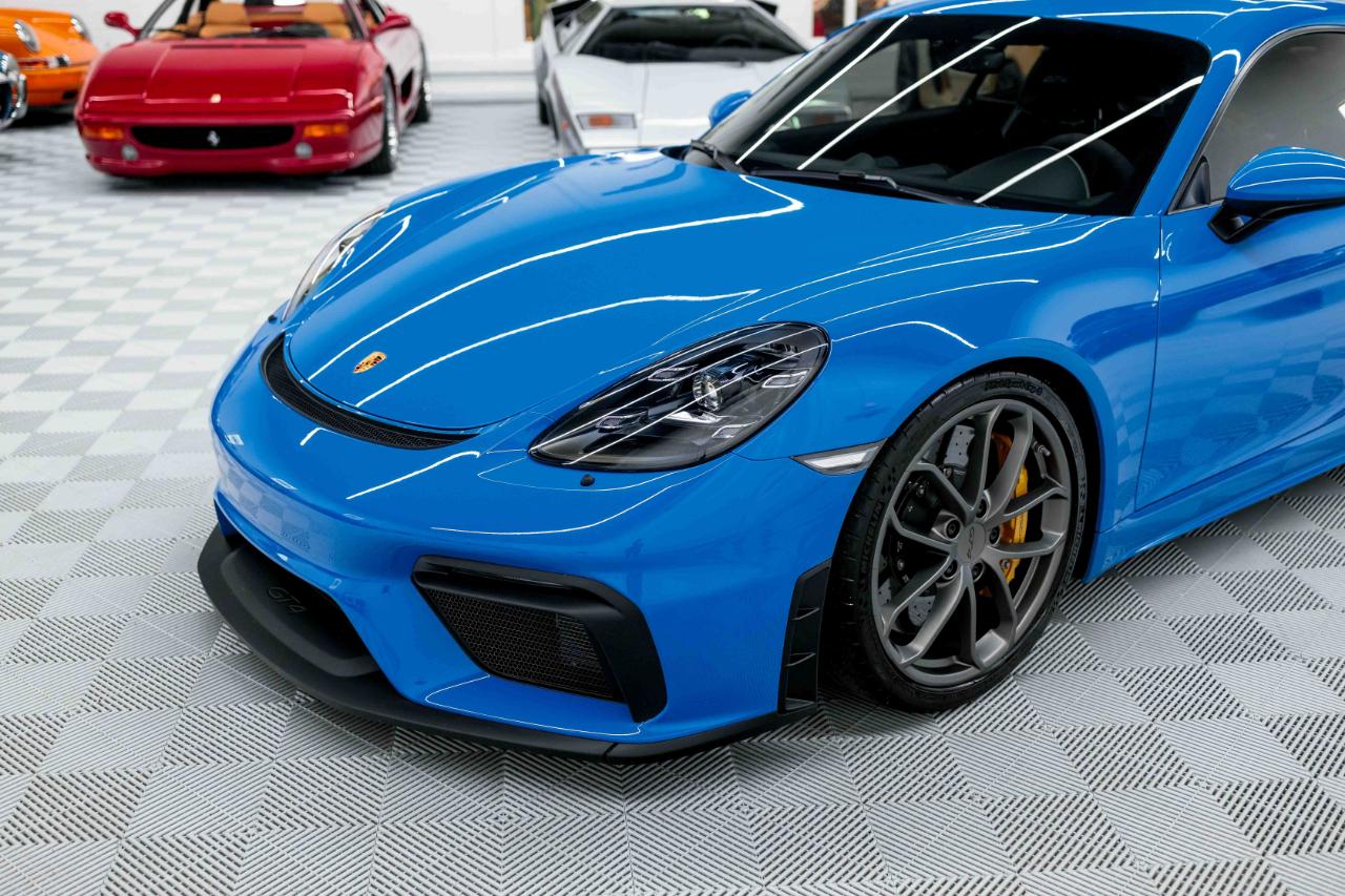 Porsche 718 Cayman GT4 2022