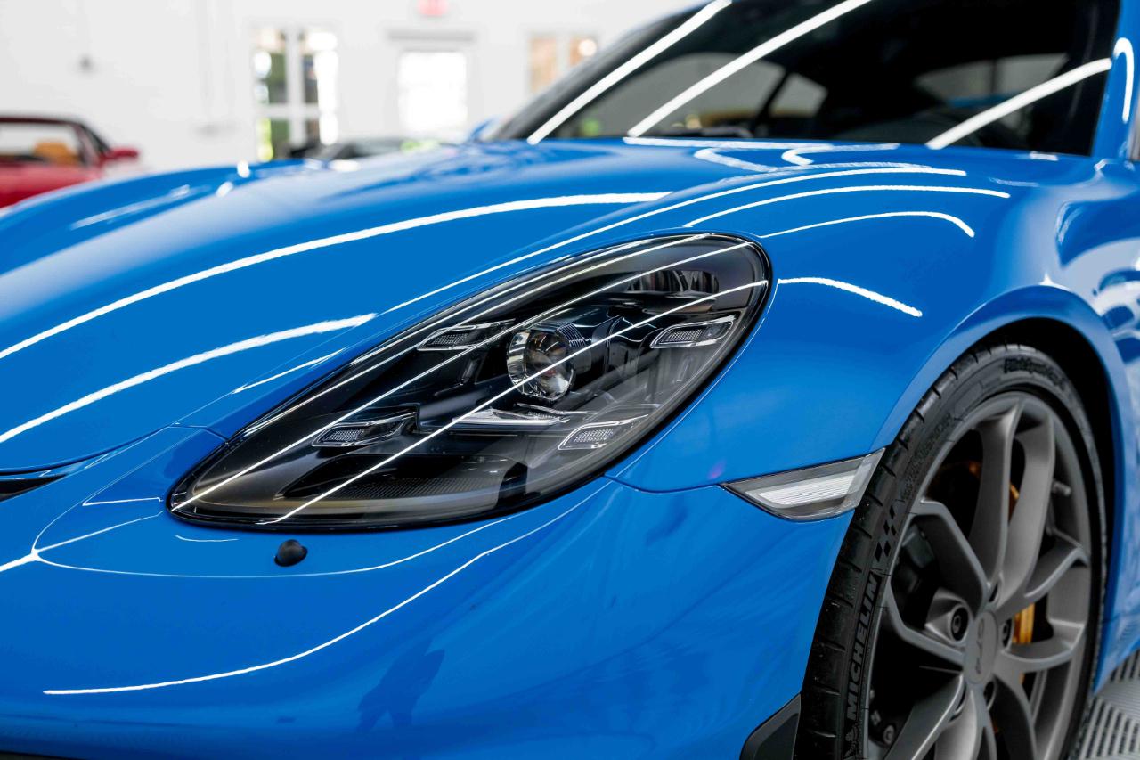 Porsche 718 Cayman GT4 2022