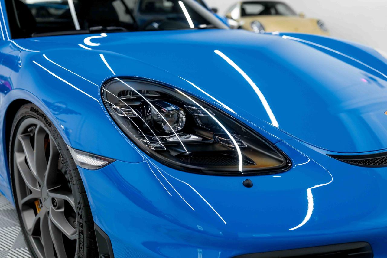 Porsche 718 Cayman GT4 2022