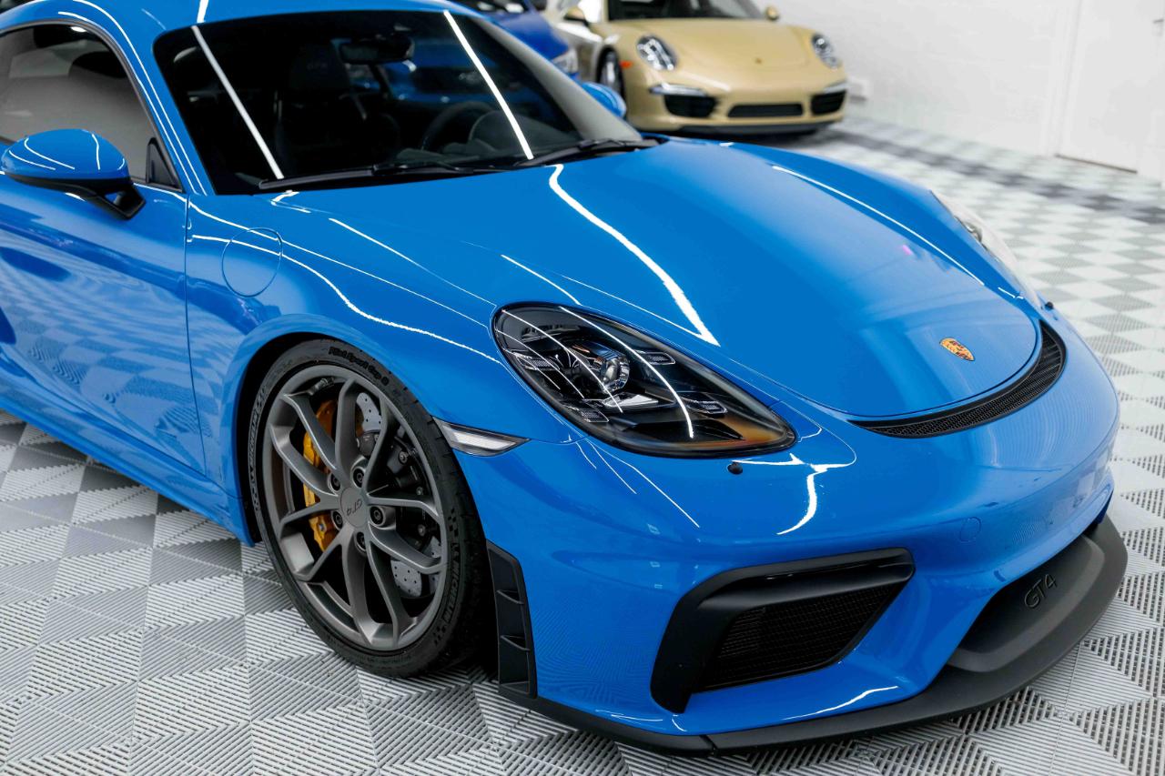 Porsche 718 Cayman GT4 2022