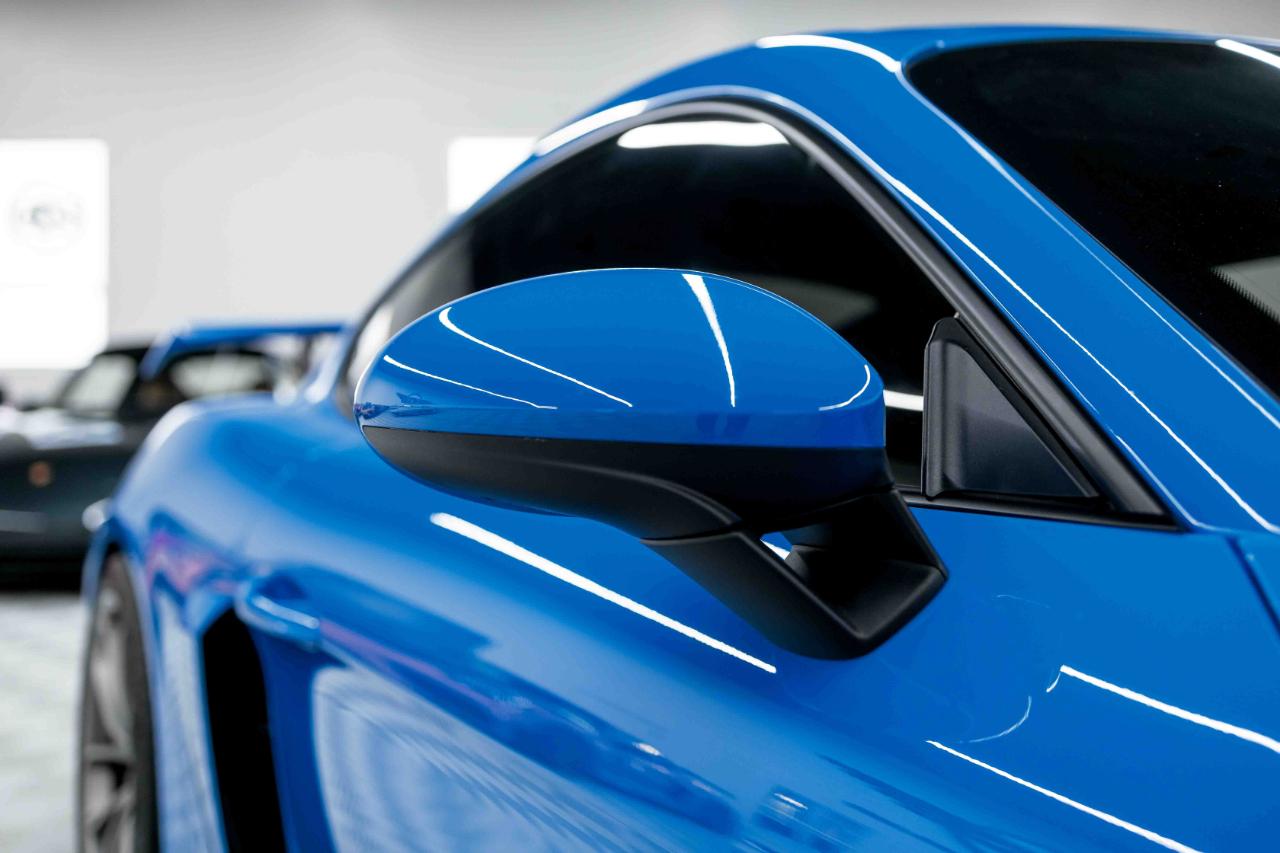 Porsche 718 Cayman GT4 2022