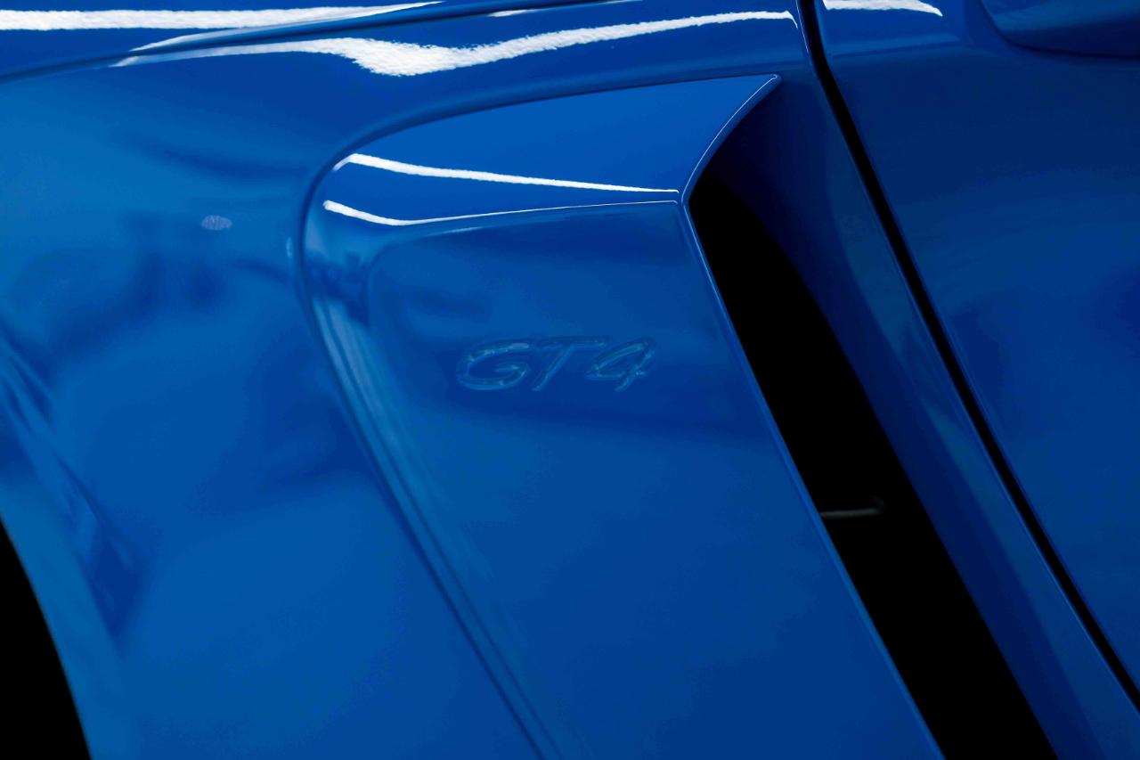 Porsche 718 Cayman GT4 2022