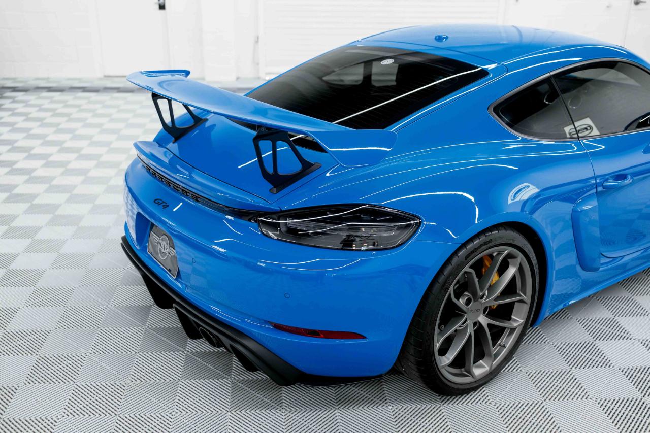Porsche 718 Cayman GT4 2022