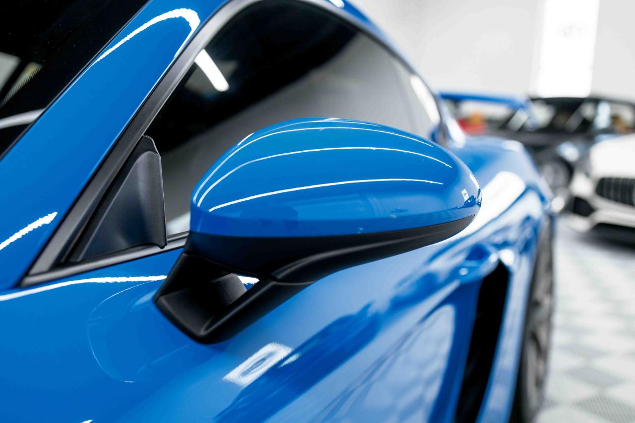 Porsche 718 Cayman GT4 2022