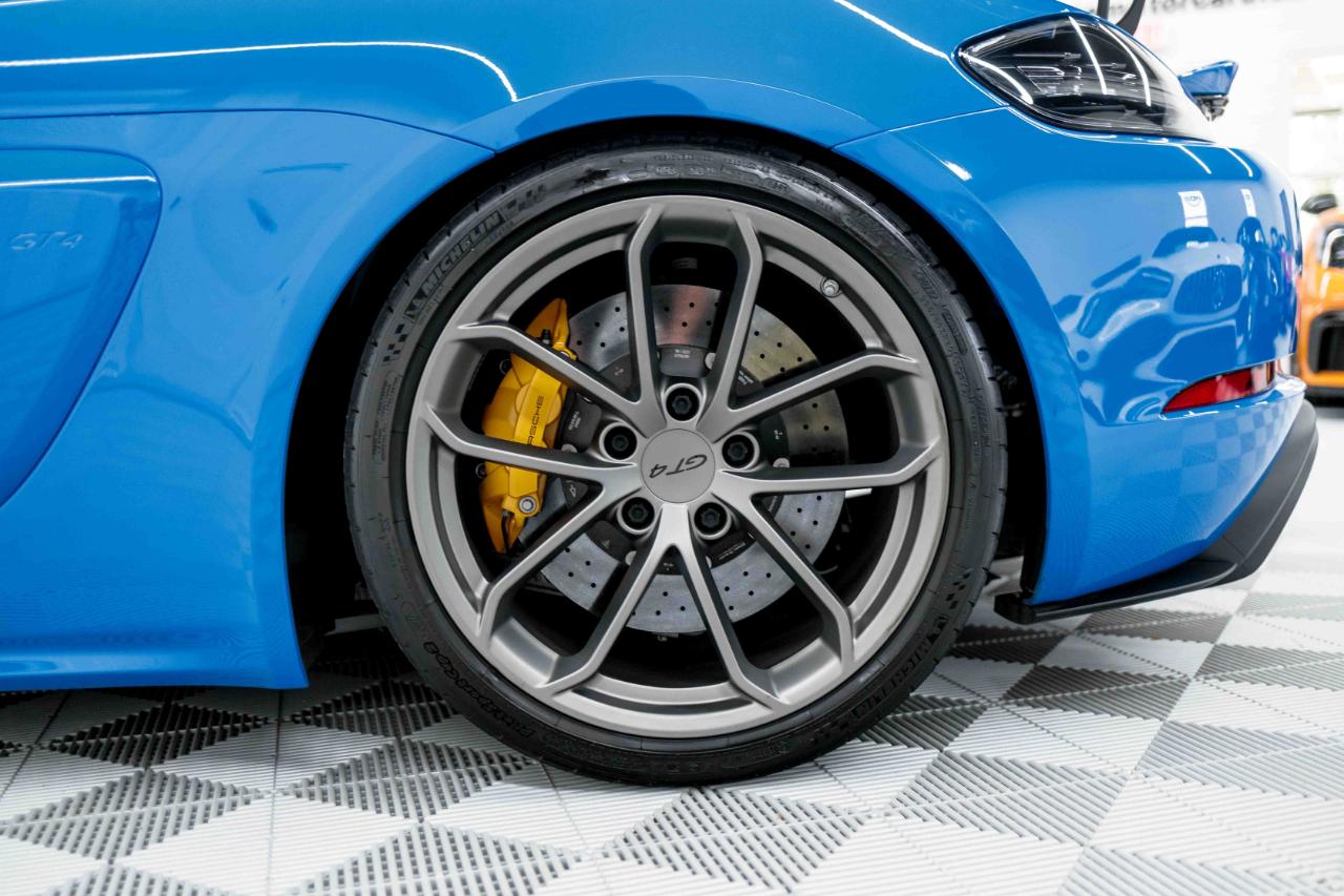 Porsche 718 Cayman GT4 2022