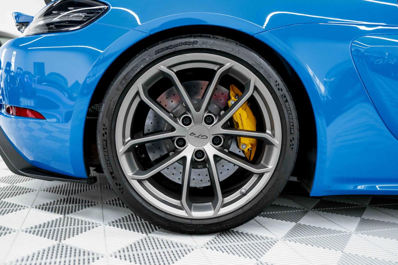 Porsche 718 Cayman GT4 2022