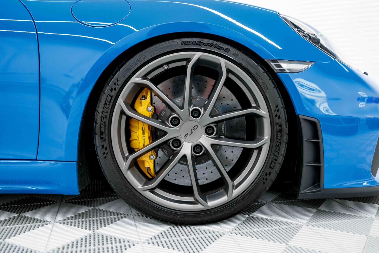 Porsche 718 Cayman GT4 2022