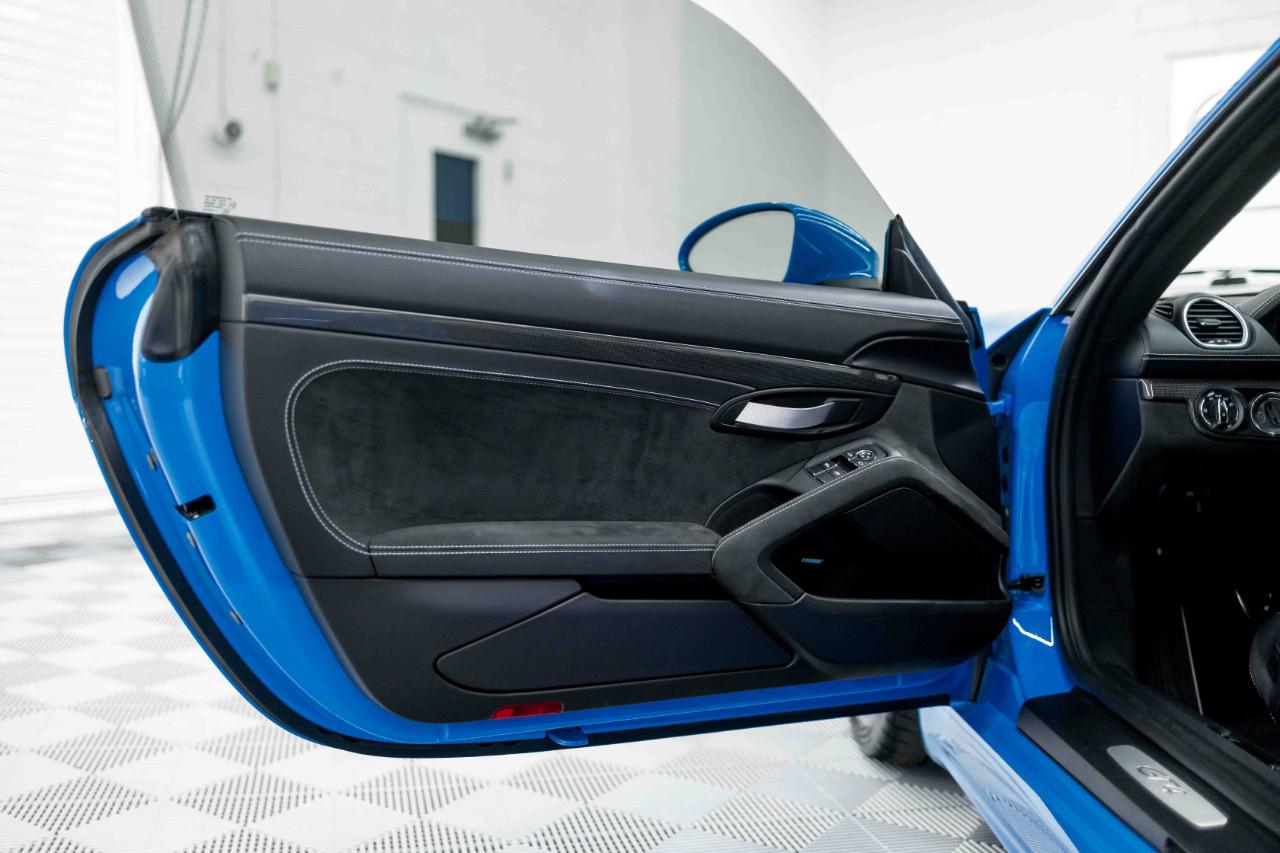 Porsche 718 Cayman GT4 2022