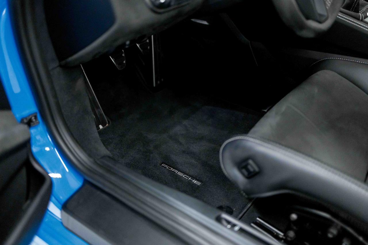 Porsche 718 Cayman GT4 2022