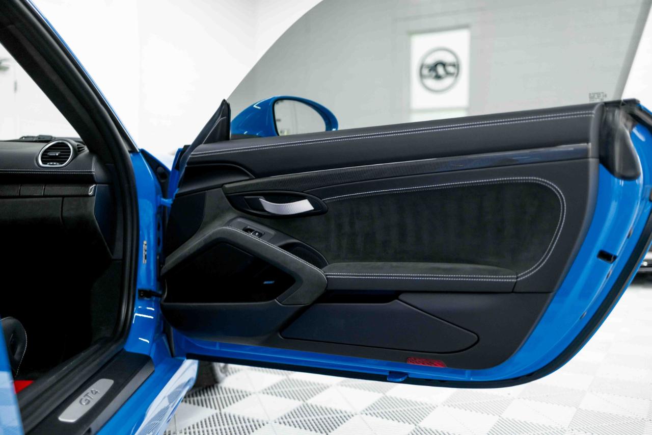 Porsche 718 Cayman GT4 2022