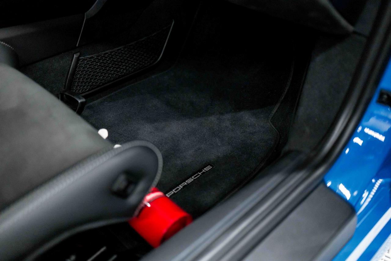 Porsche 718 Cayman GT4 2022