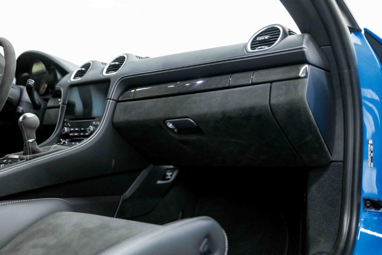 Porsche 718 Cayman GT4 2022