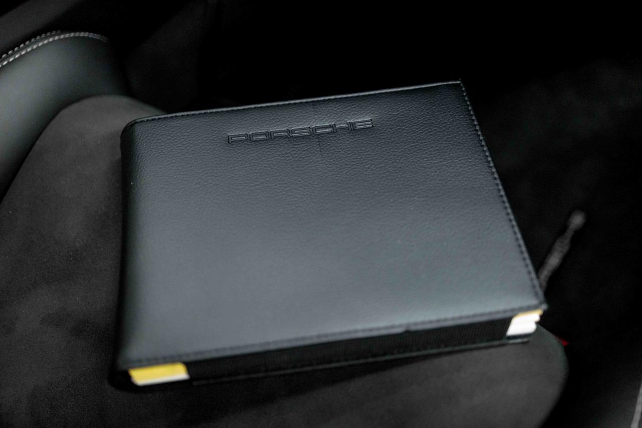 Porsche 718 Cayman GT4 2022