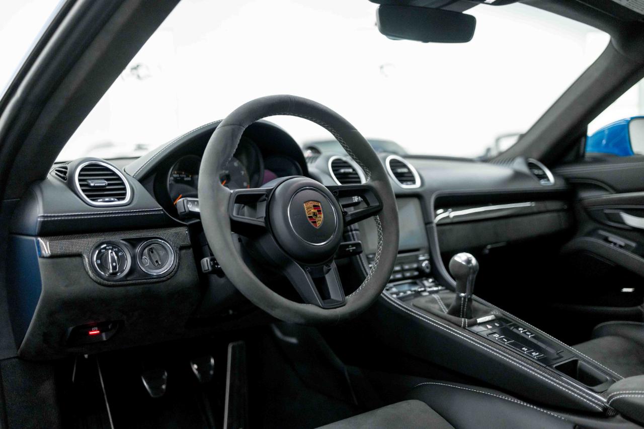 Porsche 718 Cayman GT4 2022