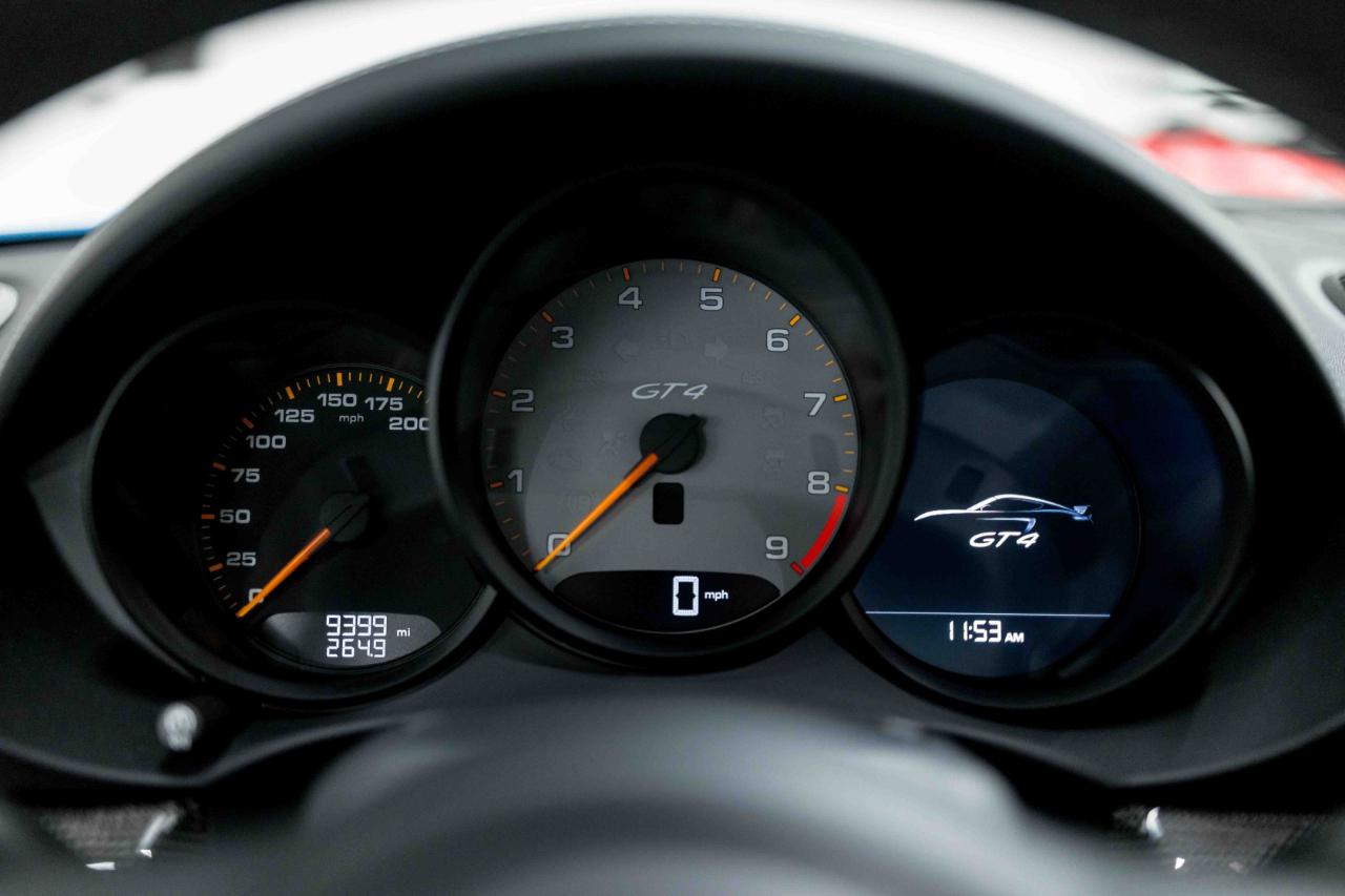 Porsche 718 Cayman GT4 2022