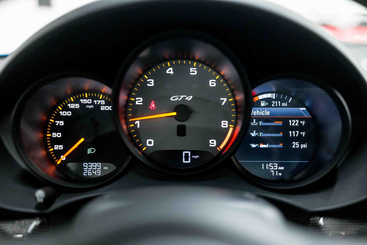 Porsche 718 Cayman GT4 2022