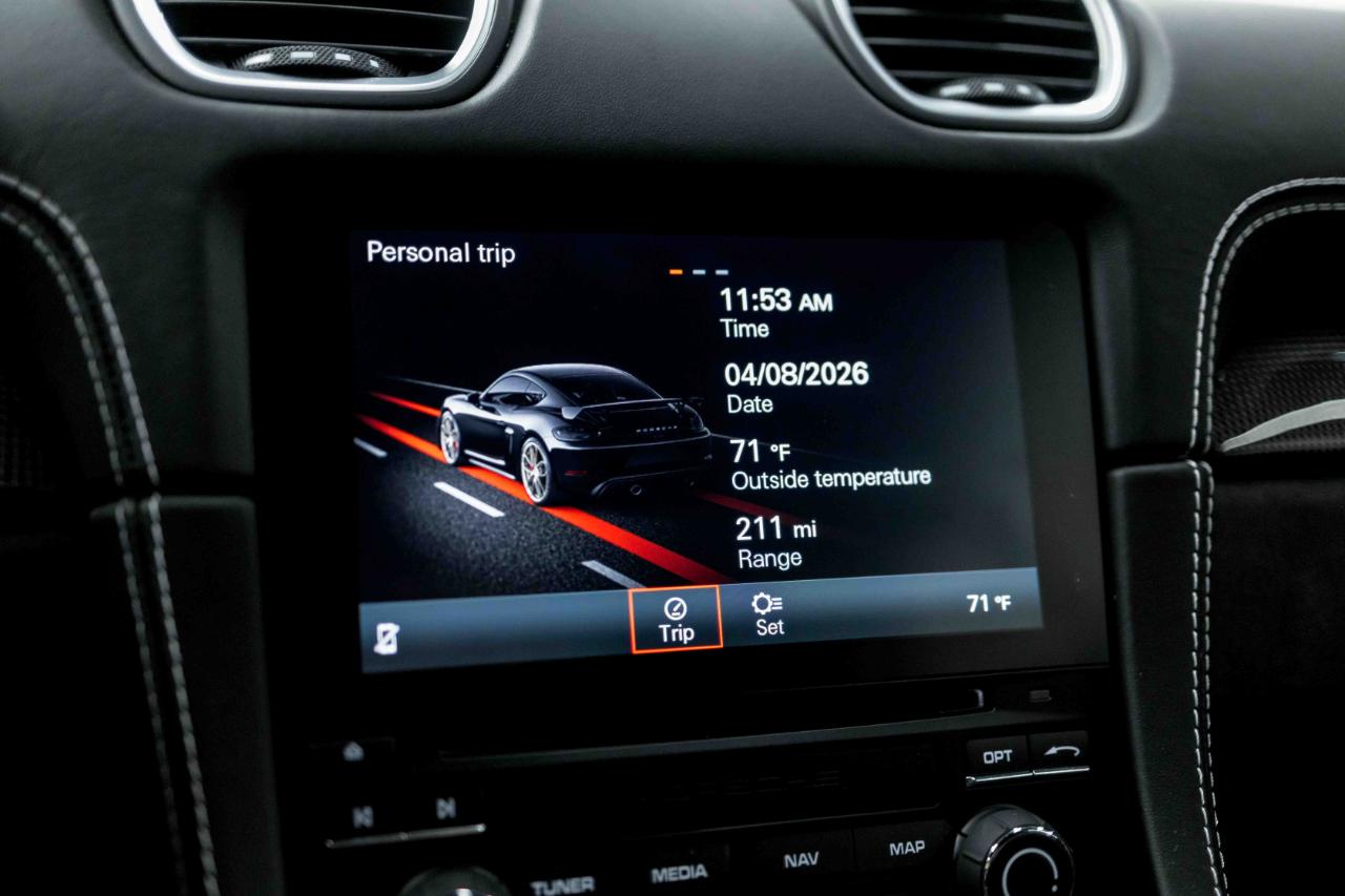 Porsche 718 Cayman GT4 2022