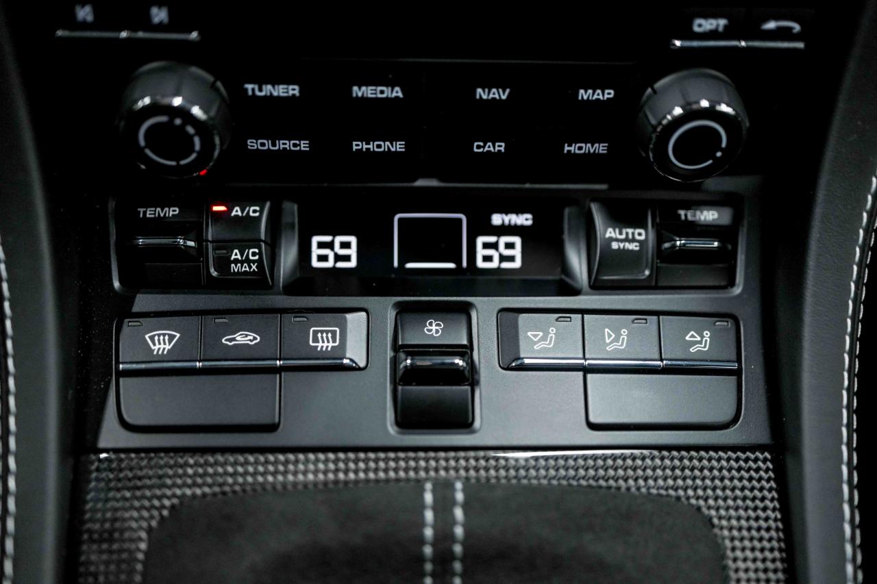 Porsche 718 Cayman GT4 2022