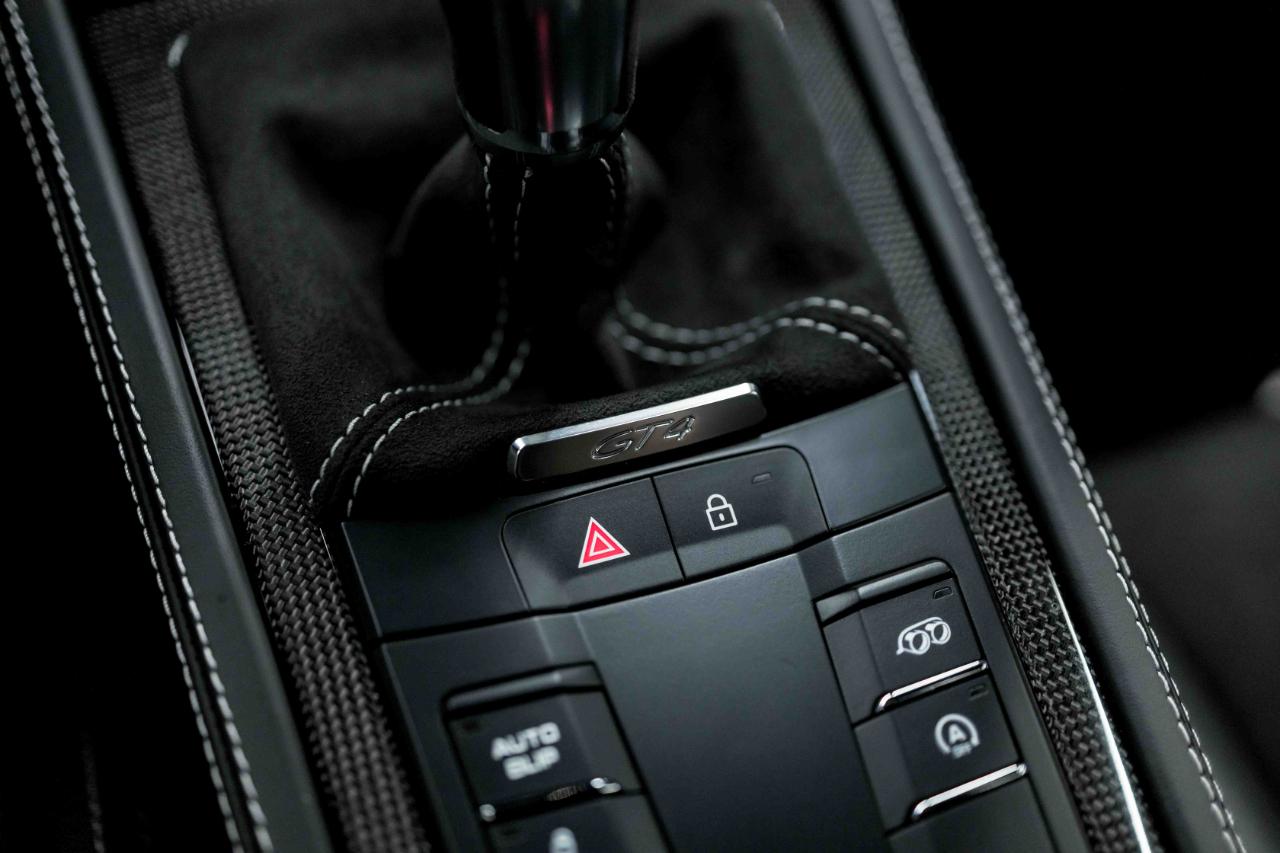 Porsche 718 Cayman GT4 2022