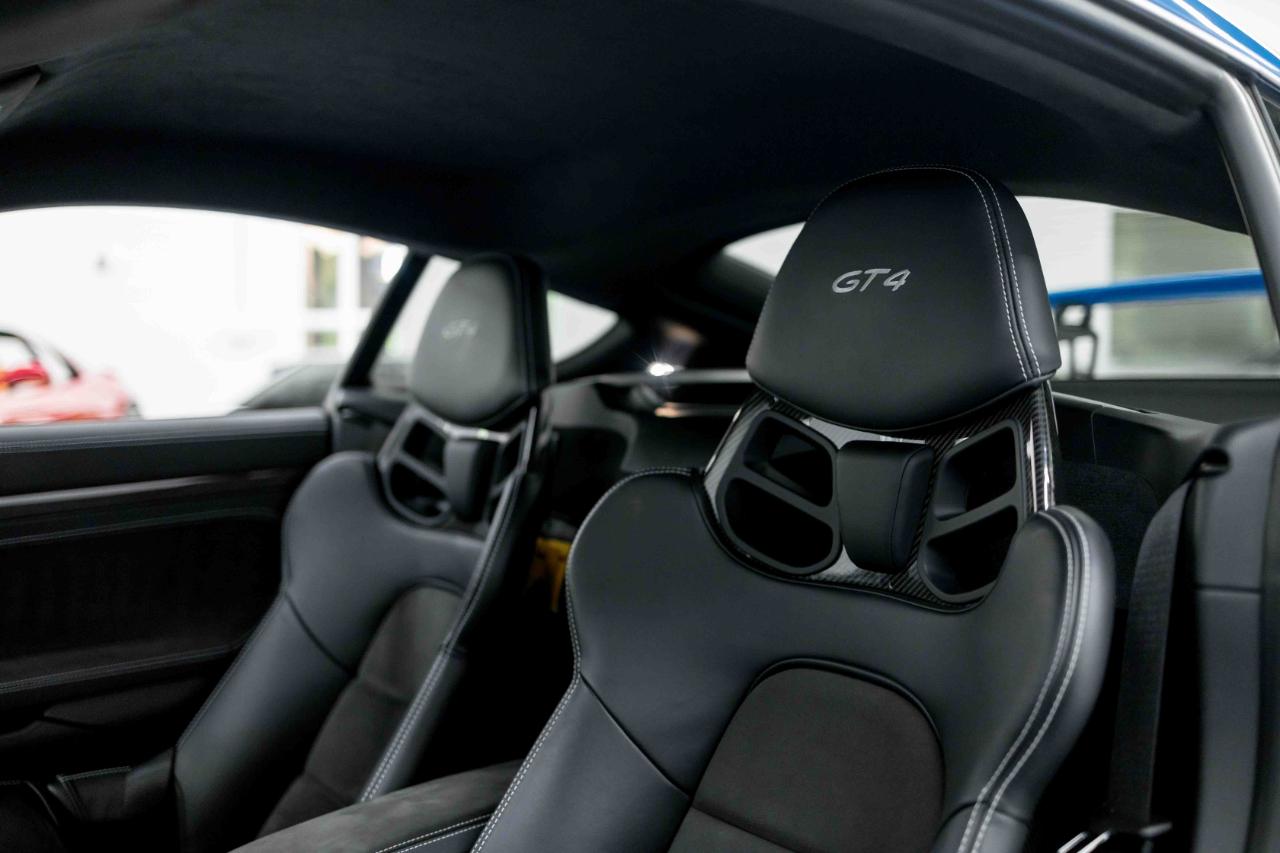 Porsche 718 Cayman GT4 2022