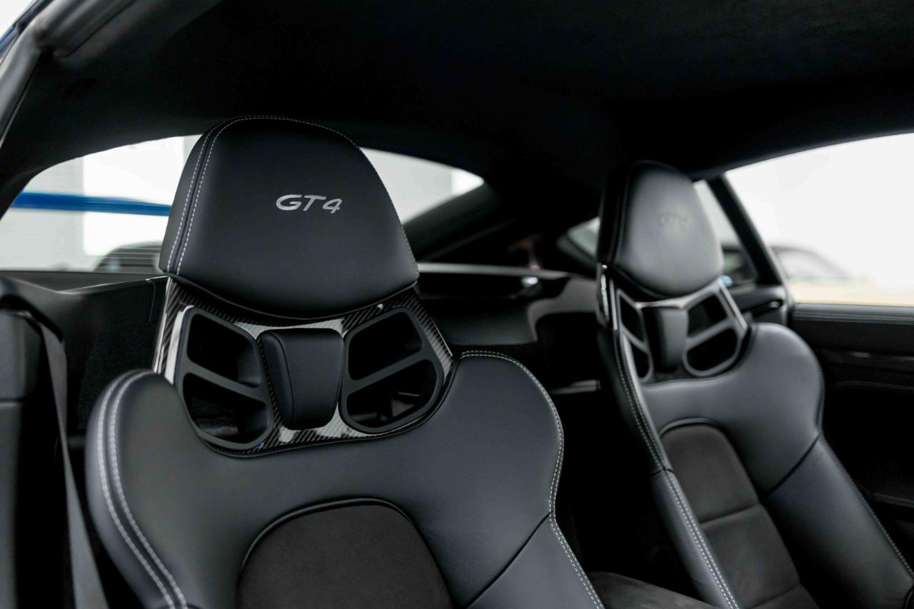 Porsche 718 Cayman GT4 2022