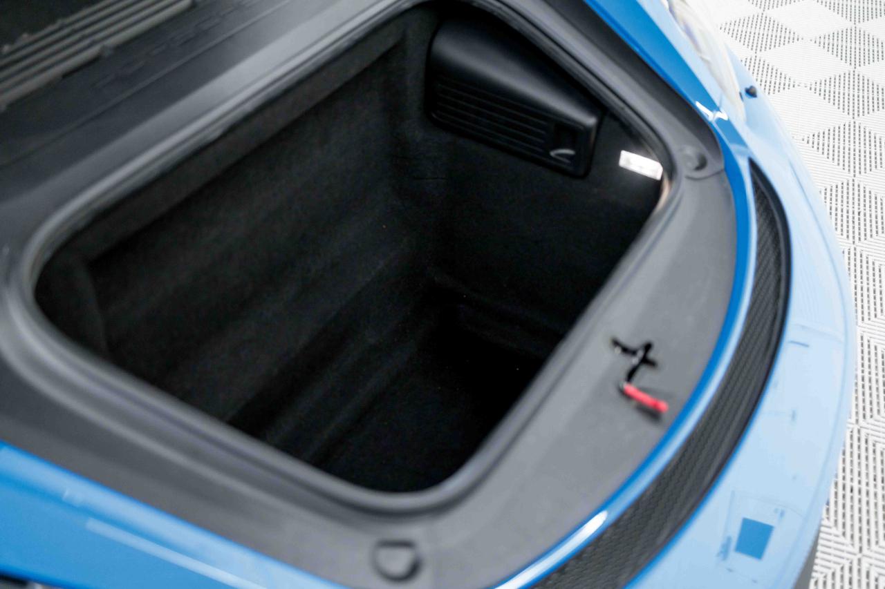 Porsche 718 Cayman GT4 2022