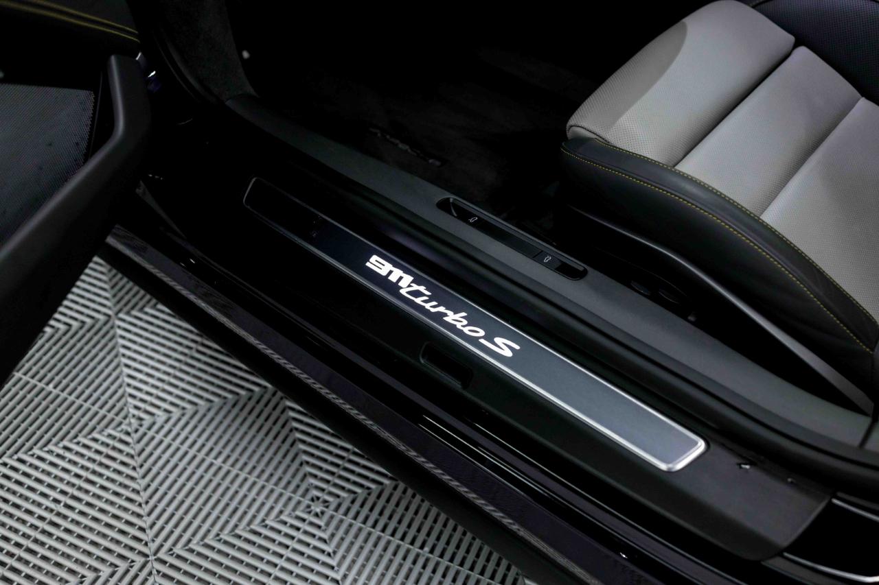 Porsche 911 Turbo S 2022