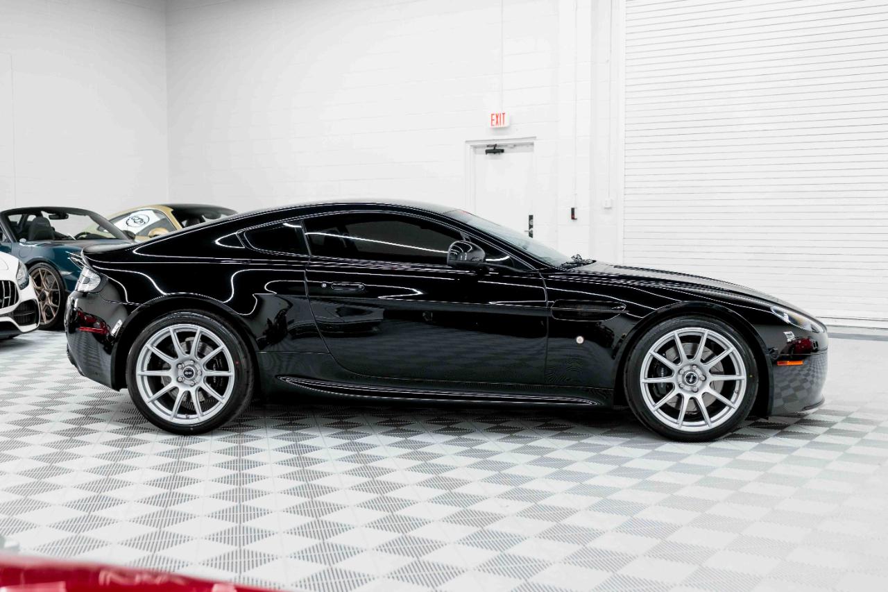 Aston Martin V8 Vantage 2dr Cpe Sportshift N420 2011