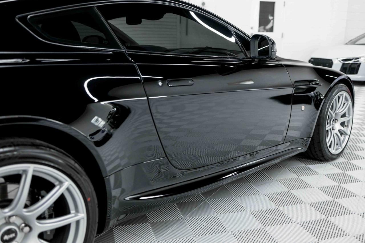 Aston Martin V8 Vantage 2dr Cpe Sportshift N420 2011