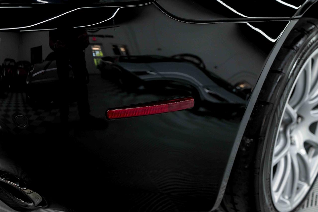 Aston Martin V8 Vantage 2dr Cpe Sportshift N420 2011