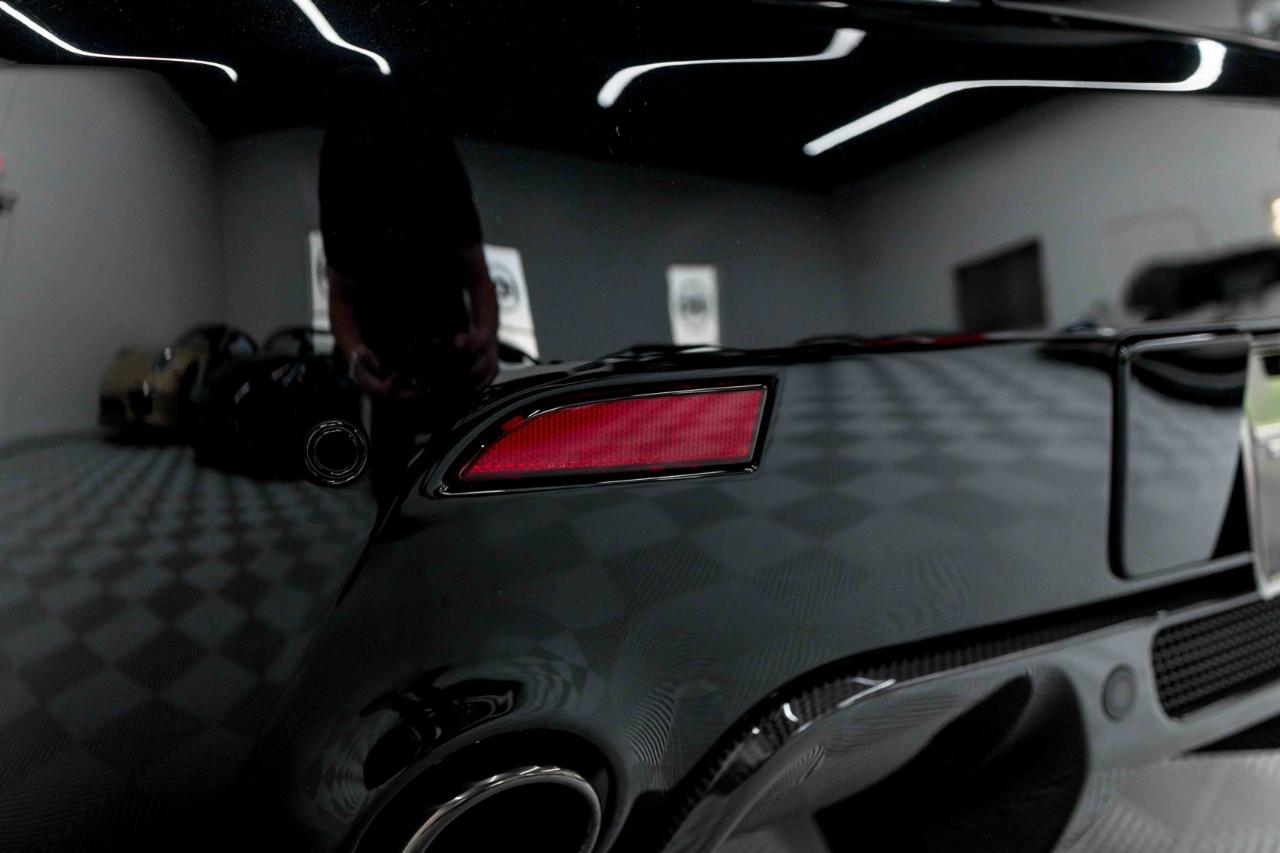 Aston Martin V8 Vantage 2dr Cpe Sportshift N420 2011