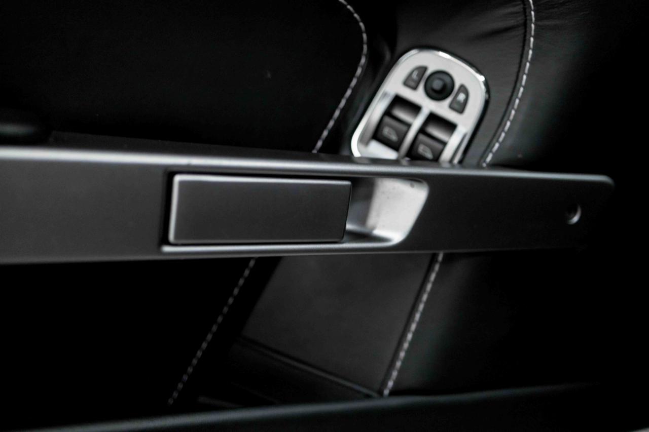 Aston Martin V8 Vantage 2dr Cpe Sportshift N420 2011